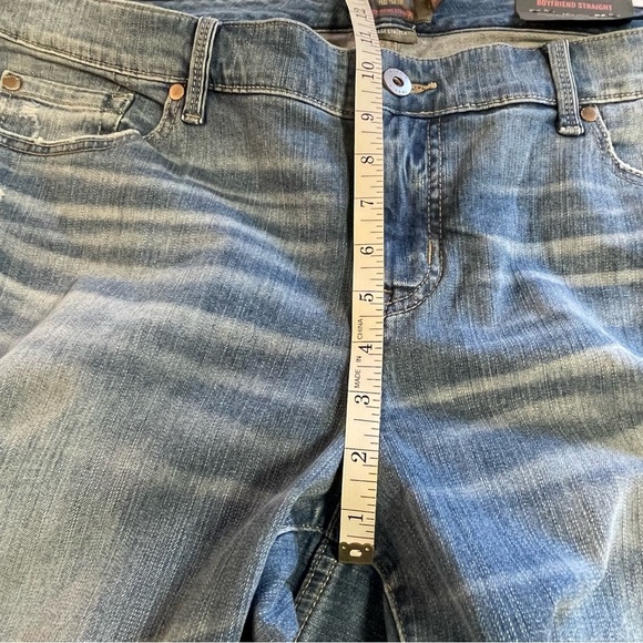 Torrid Women's Boyfriend Straight Distressed Jeans Size 18 - Picture 15 of 16